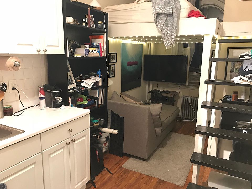 2nd image of 80 Myrtle St APT 2