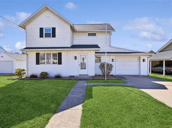 209 Fremont St SW, Blairstown, IA 52209