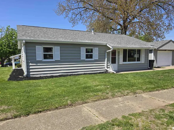 1101 N 15th St, Pekin, IL 61554