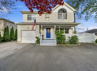 695 Higbie Ln, West Islip, NY 11795