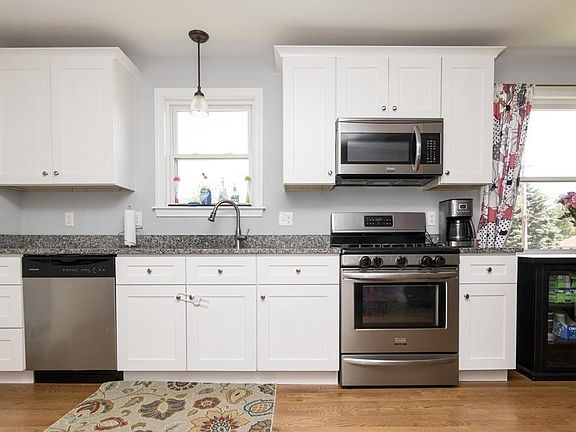 5th image of 44 Garden Ave