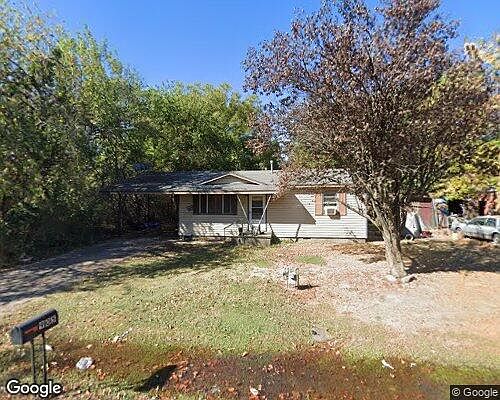1st image of 905 Louisiana St