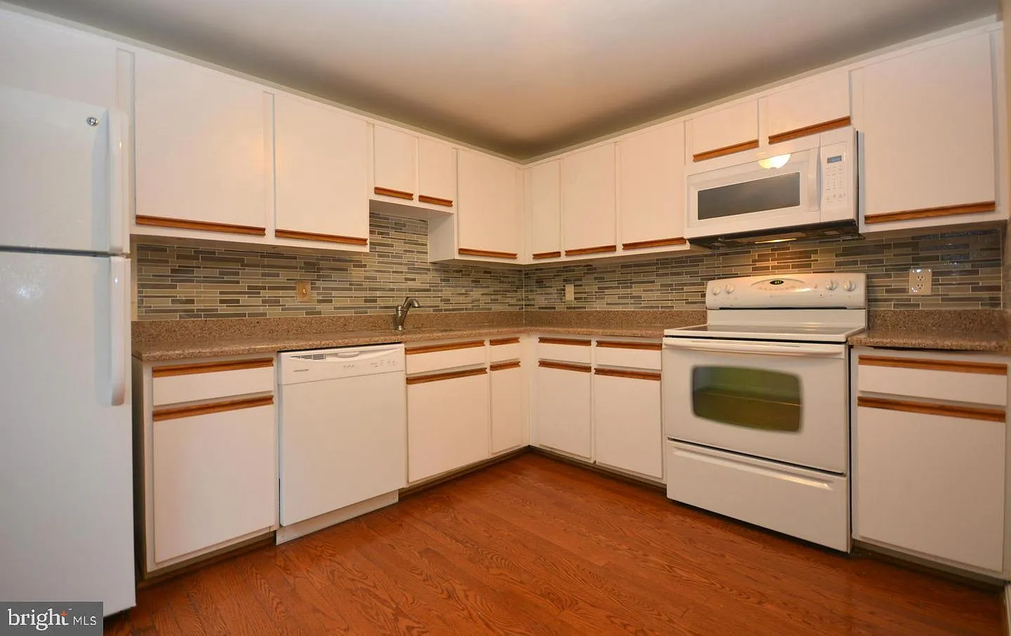 3 bed, 2.5 bath, 1306 sqft, $2,800 — Photo 2
