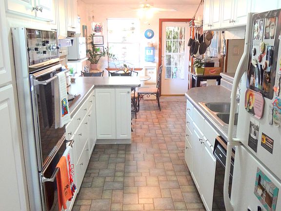 5th image of 31 Moselle Dr
