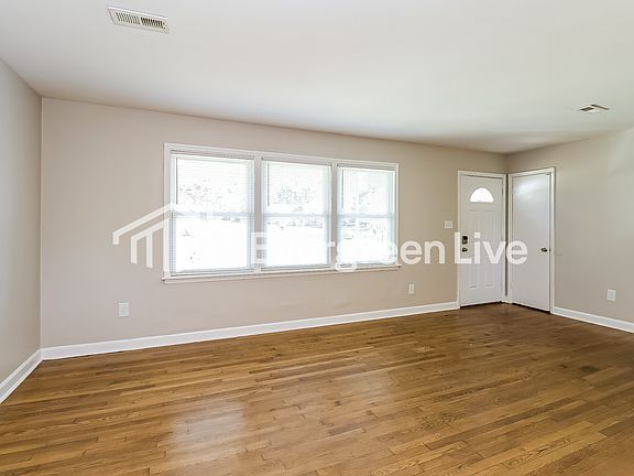 4th image of 1639 Vancouver Dr