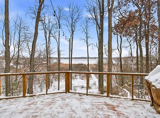 N4272 Sleepy Hollow Rd, Cambridge, WI 53523