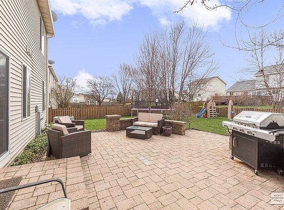 3rd image of 2219 Lynn Dr