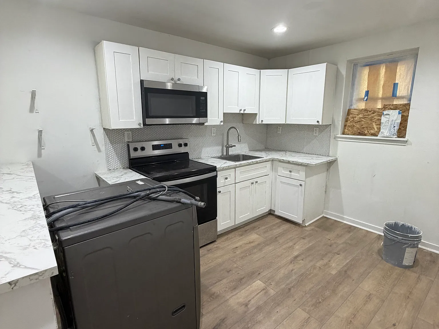 5 bed, 1.5 bath, 1600 sqft, $2,100 — Photo 2