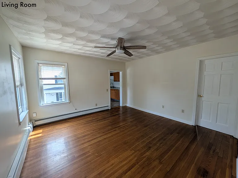 526 Plainfield St — Photo 4
