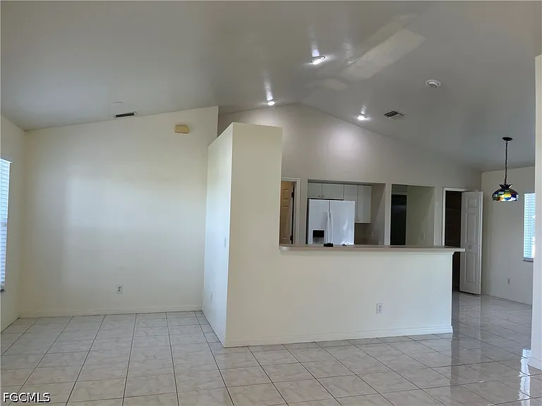 1721 SW 16th Ter — Photo 5