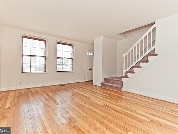 4th image of 2907 S Buchanan St