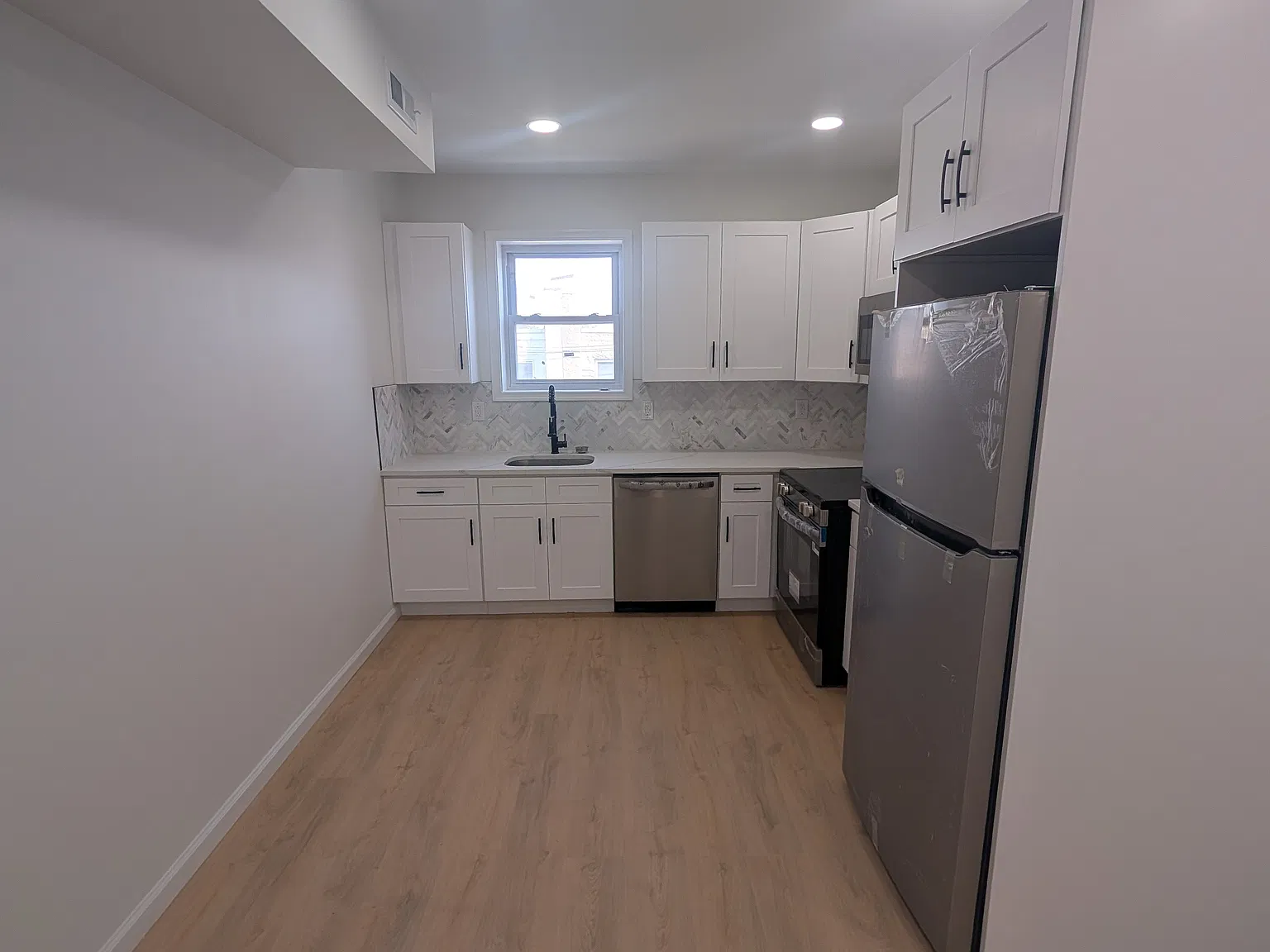1 bed, $1,250 — Photo 4