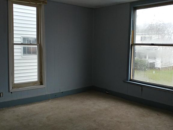 2nd image of 700 Gaston Ave #2