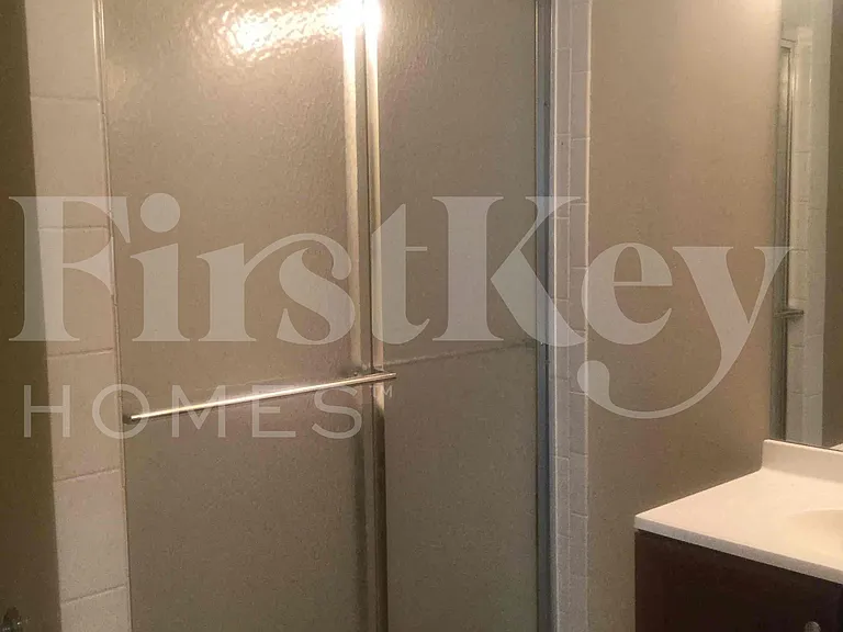 687 SW Heather St — Photo 7