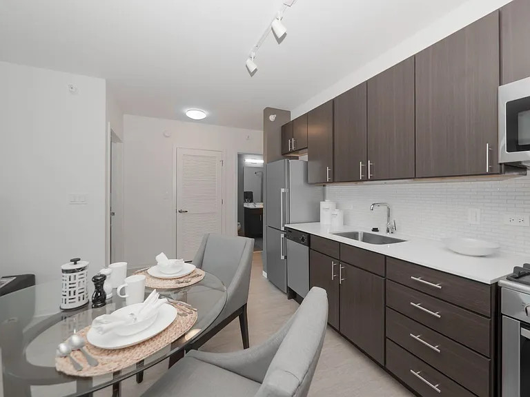 River North Luxury, On Display — Photo 37