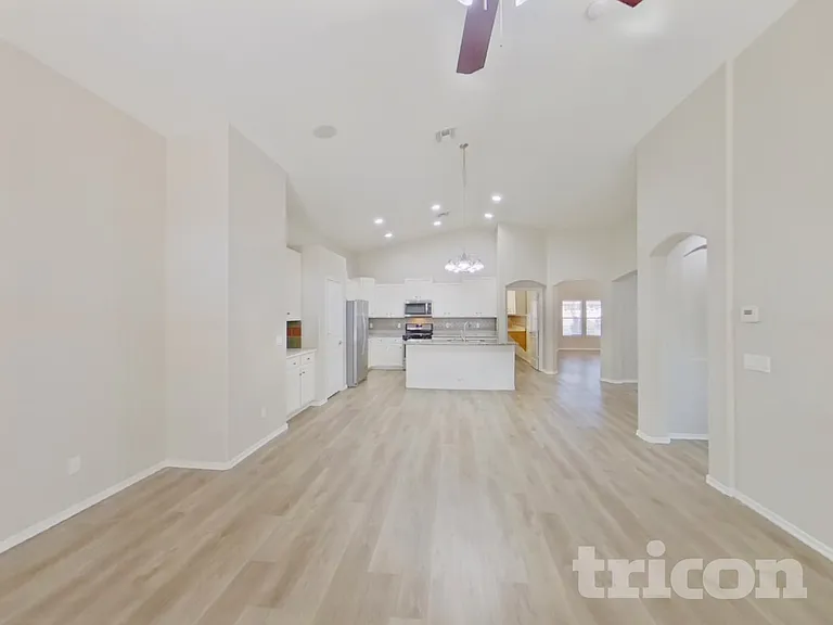 8529 W Hughes Dr — Photo 4