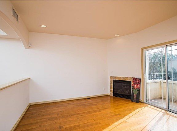 4th image of 5021 Laurel Canyon Blvd Unit 3