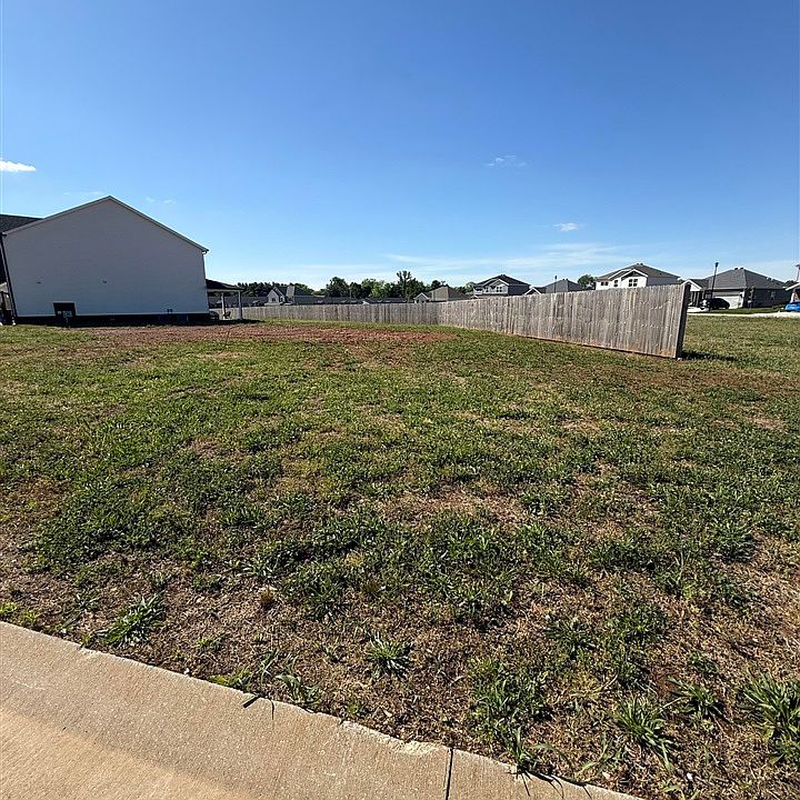 1st image of 588 Yulan Cir