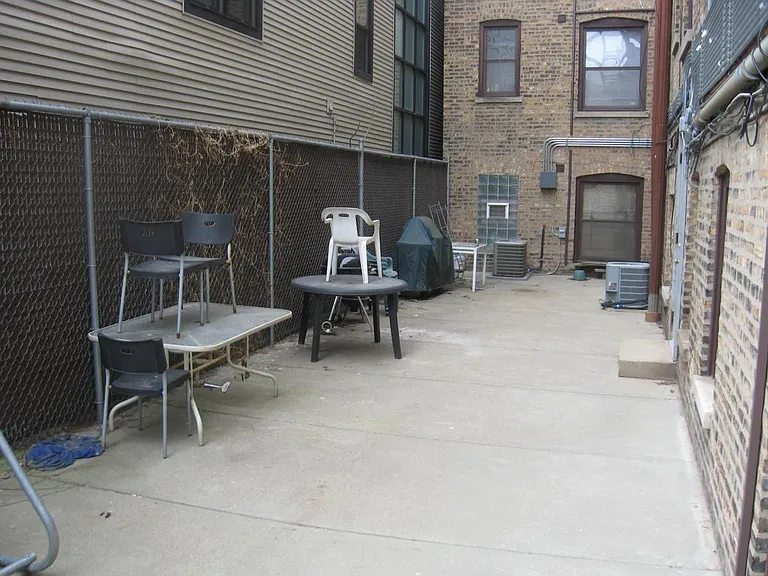 W Henderson St — Photo 8