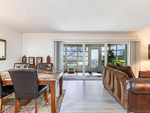 4th image of 215 Palm DR #215-1