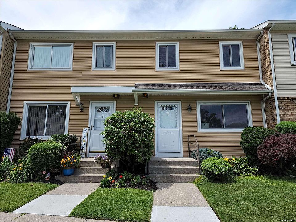 1st image of 7 Town House Dr #7