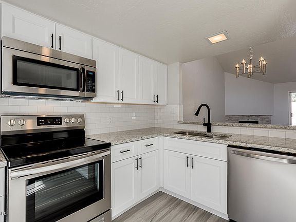 5th image of 1526 S River Dr