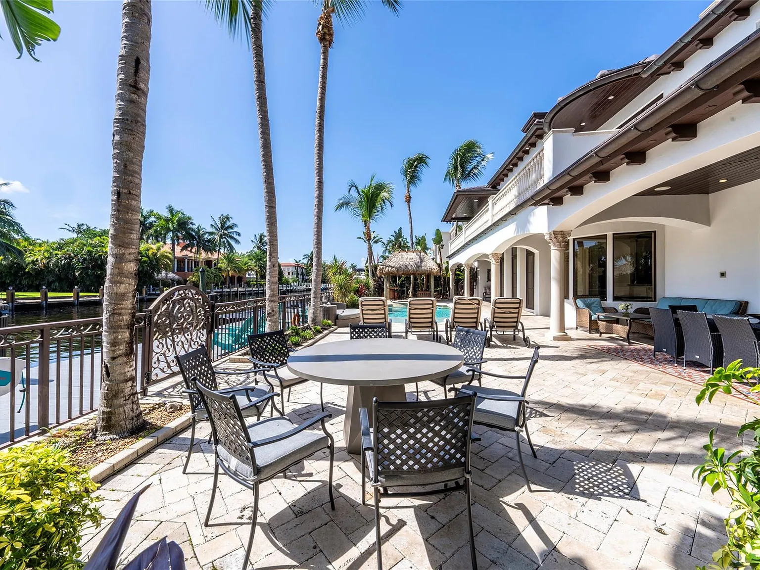 7 bed, 8.0 bath, 6883 sqft, $52,000 — Photo 4