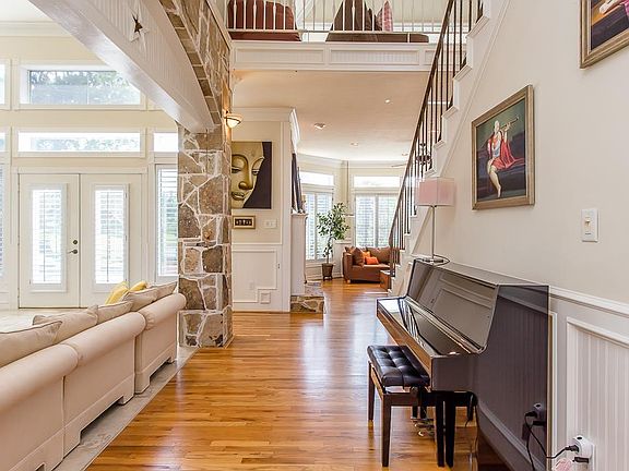 5th image of 15 Dartmoor Ct