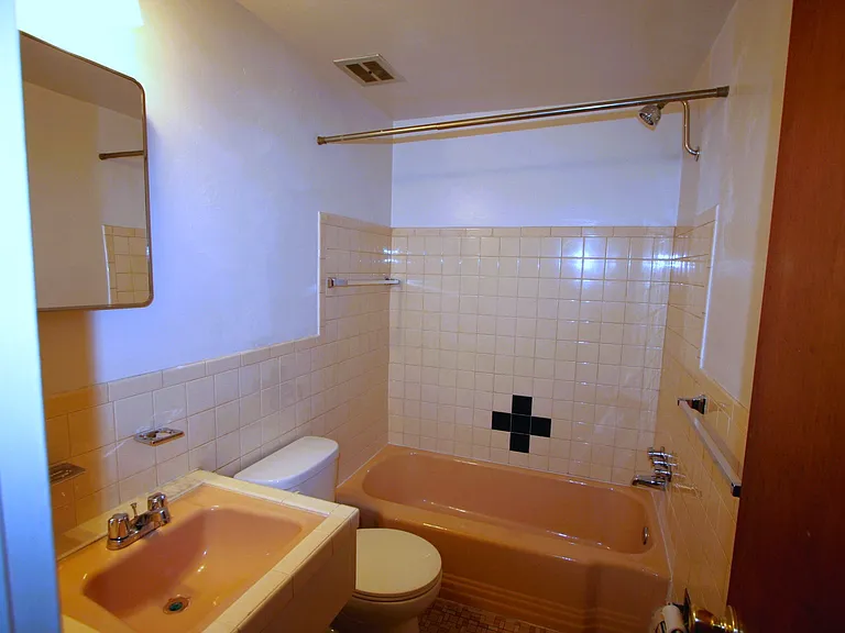 1443 Race St #32 — Photo 4