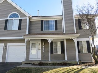 511 Sandhurst Ln, South Elgin, IL 60177