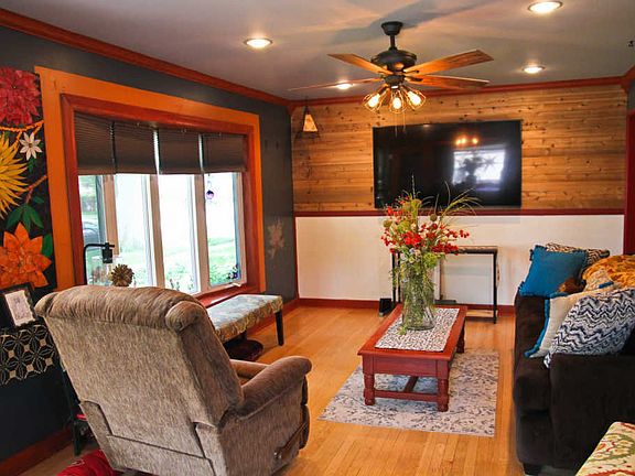 2nd image of 2376 Magnolia Ave