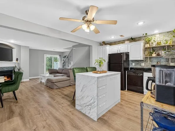 800 SW Imperial Ln, Lees Summit, MO 64064