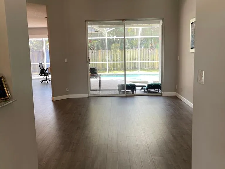 10644 Edinburgh St — Photo 2