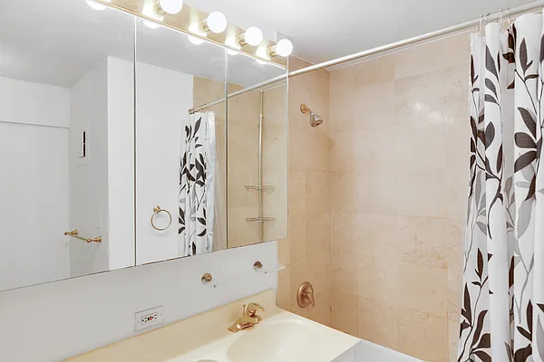 Sold by R New York | media 4