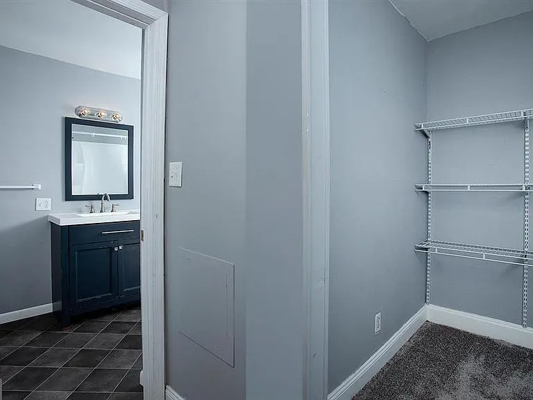 340 S Wood St — Photo 10