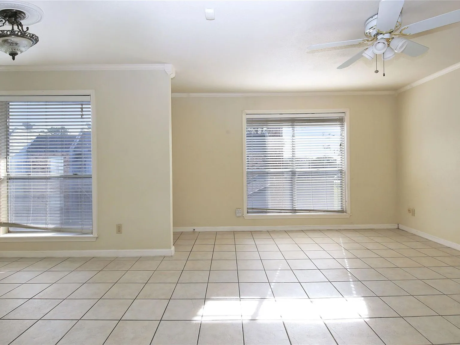 1 bed, 1.0 bath, 707 sqft, $1,100 — Photo 3