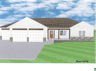 1621 Birch St, Hull, IA 51239