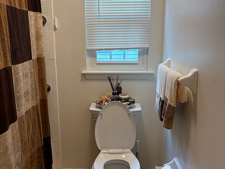 220 Lexington Dr — Photo 7