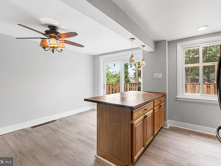 424 S Church St — Photo 12