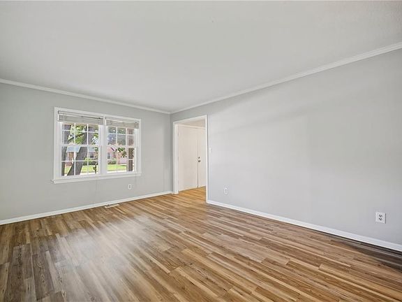 5th image of 5329 Doon St