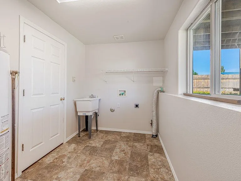 1179 W Cardinal Ave — Photo 16