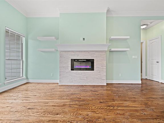 4th image of 2177 Evergreen St