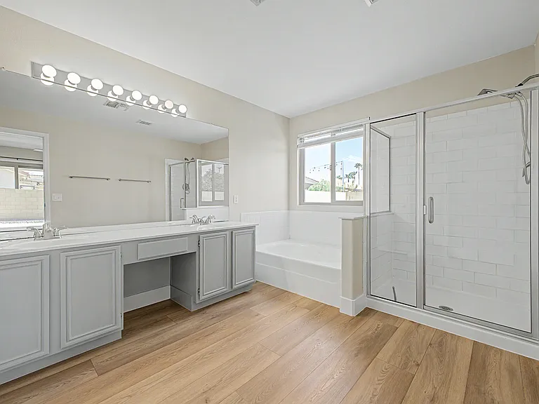 445 W Sereno Dr — Photo 12