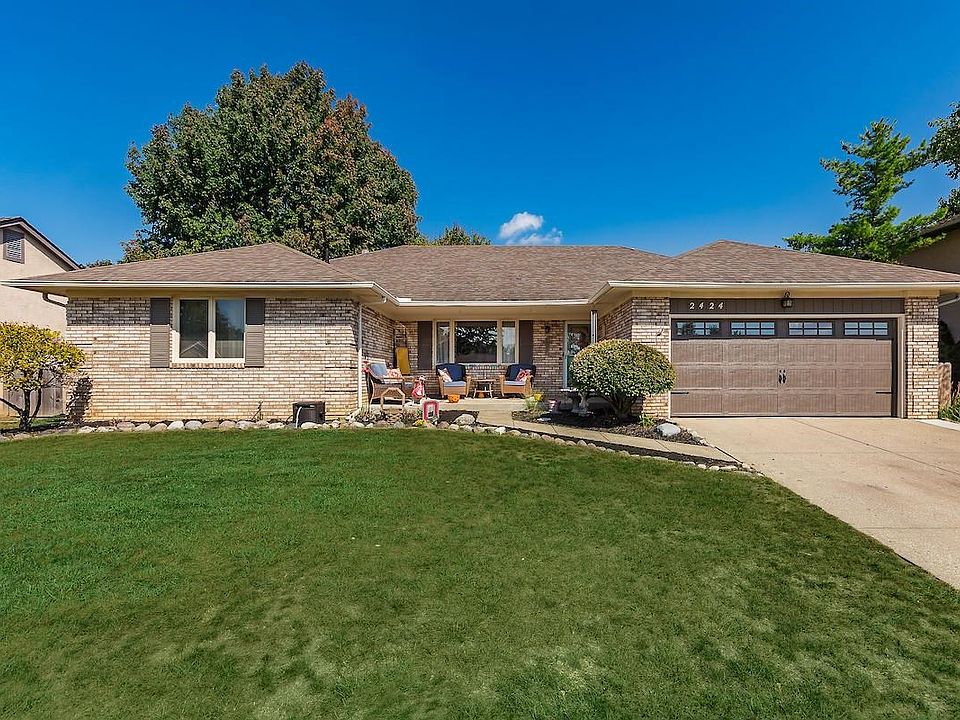 1st image of 2424 Parkview Dr