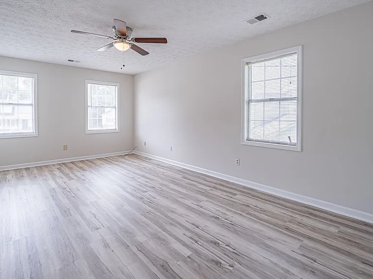 2402 Betsy Ct SW — Photo 25