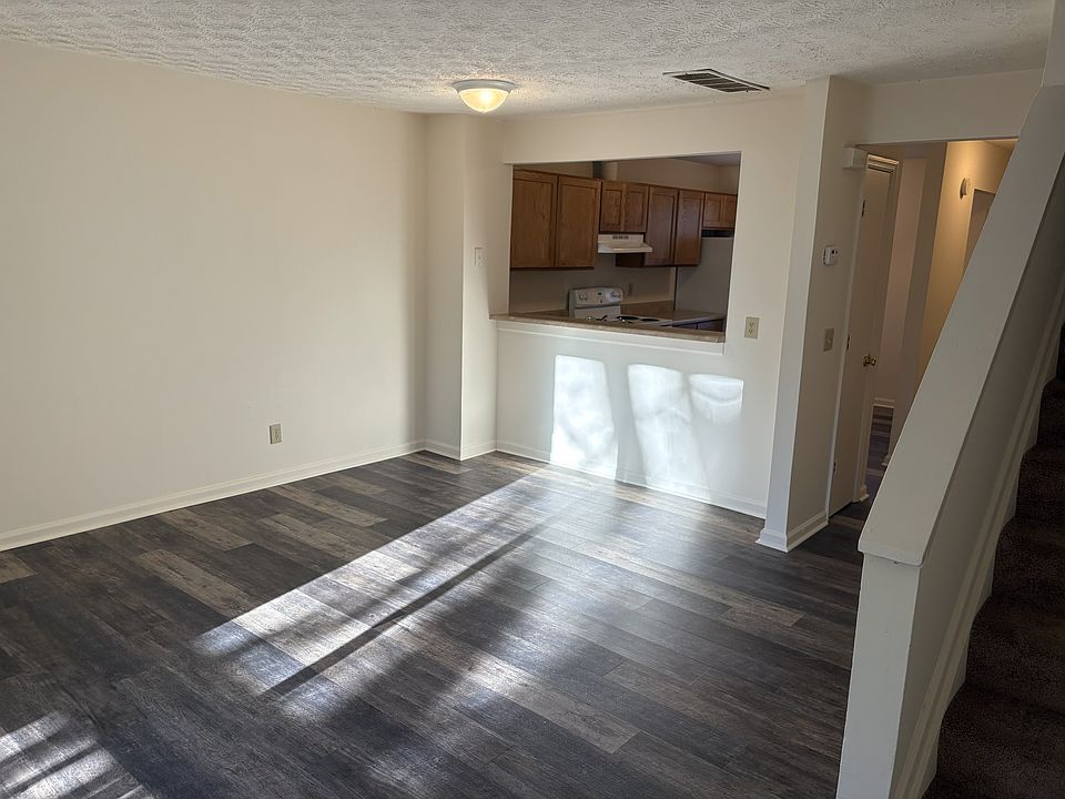 1st image of 1102 Creekside Pl