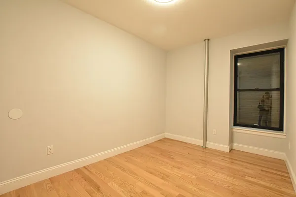 Rented by Clove Realty LLC | media 18