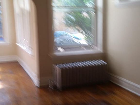 3rd image of 2606 W Argyle St