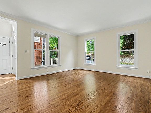 4th image of 108 Eastgreen Dr