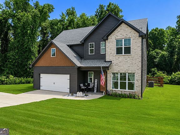 2nd image of 24 Plantation Oaks Dr